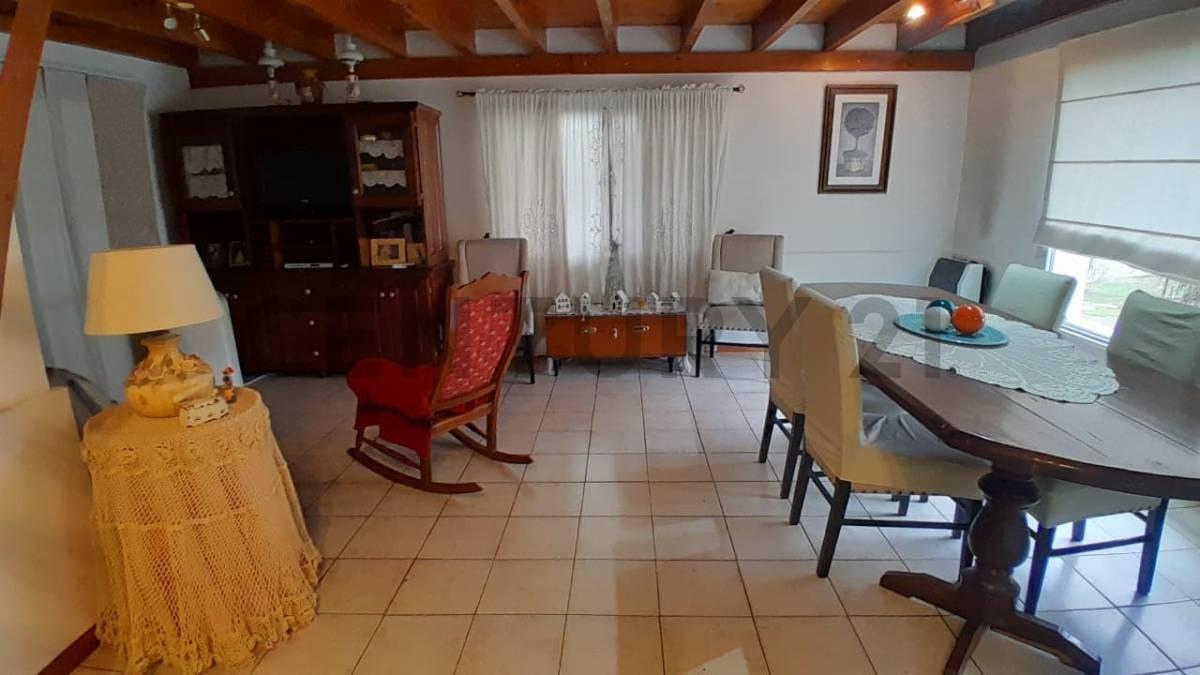 Foto de VENTA CASA 4 AMB Y DEPENDENCIA CON PILETA EN LA MASIA APTO CREDITO, imagen 5