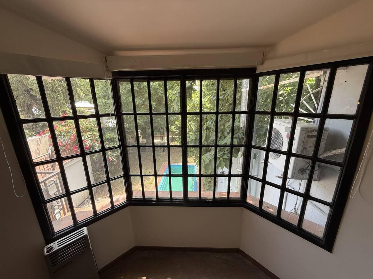 Foto de Casa 3 Dorm. con Pileta y Parque de 365 m² en Don Torcuato, imagen 3