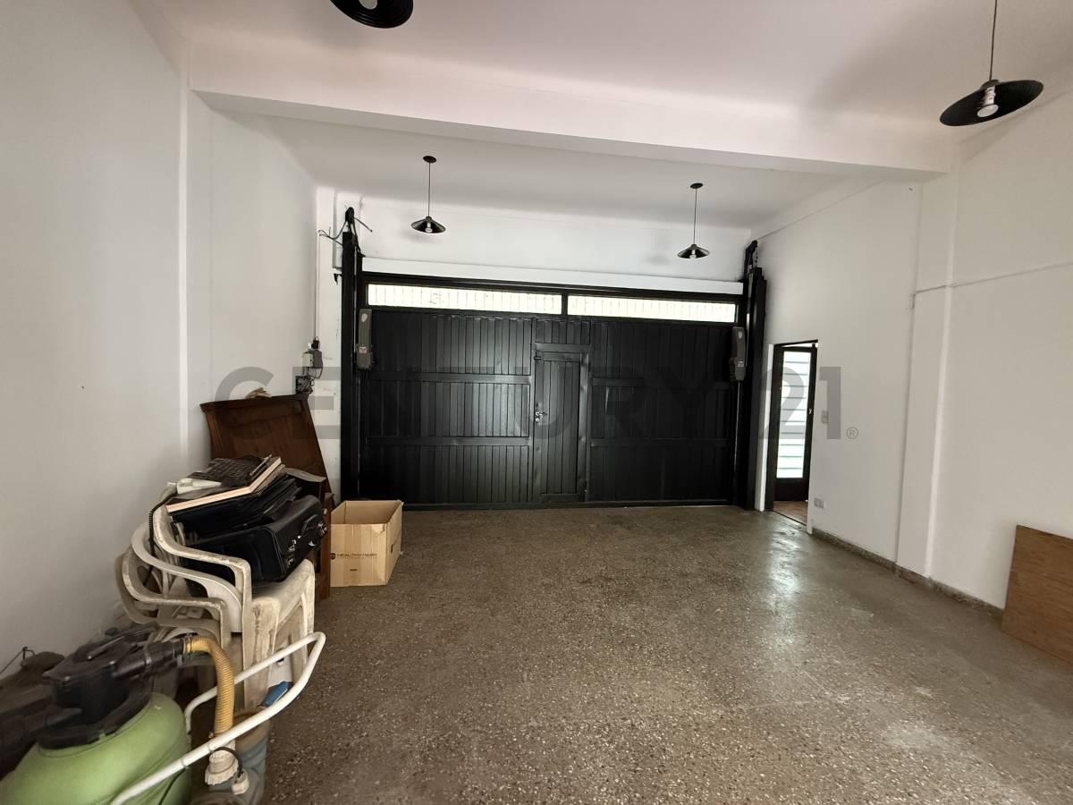 Foto de Casa 3 Dorm. con Pileta y Parque de 365 m² en Don Torcuato, imagen 4