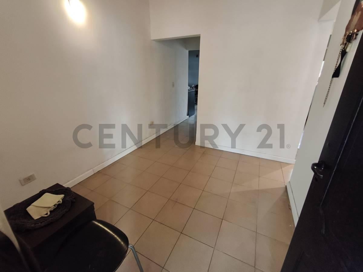 Foto de VENTA PH 3 AMB CON COCHERA PATIO Y PARRILLA ITUZAINGO APTO CRÉDITO, imagen 4