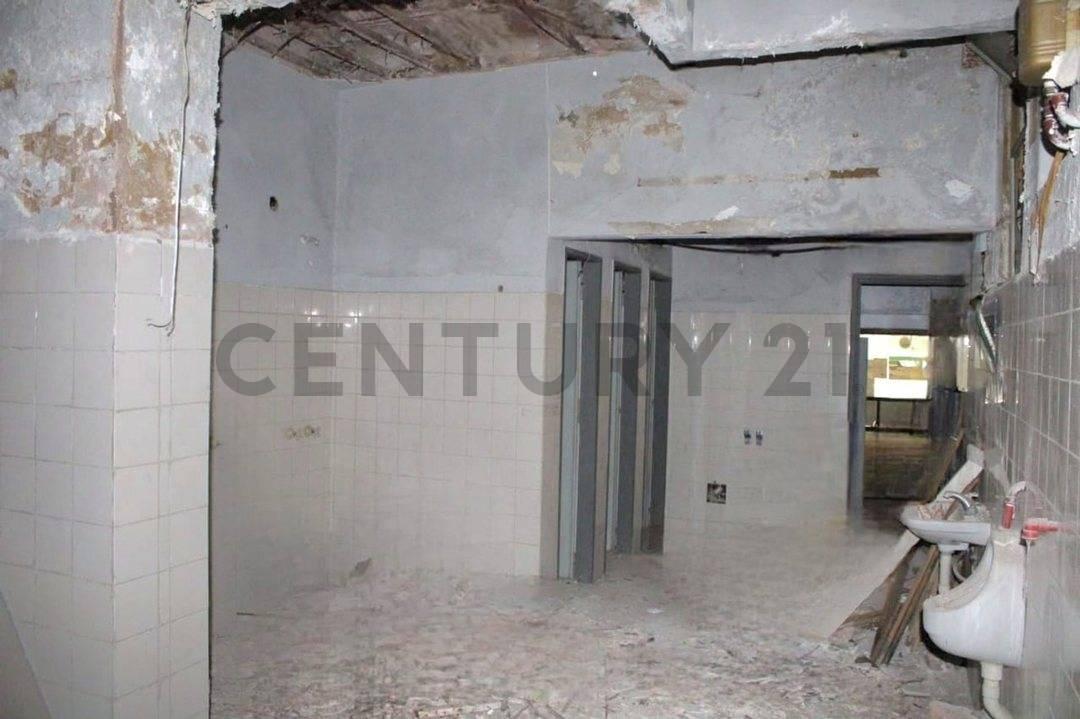 Foto de LOTE FRENTE 8.72 X Lateral 50.35M EN ALMAGRO CONSTRUIBLE 2764M2, imagen 3