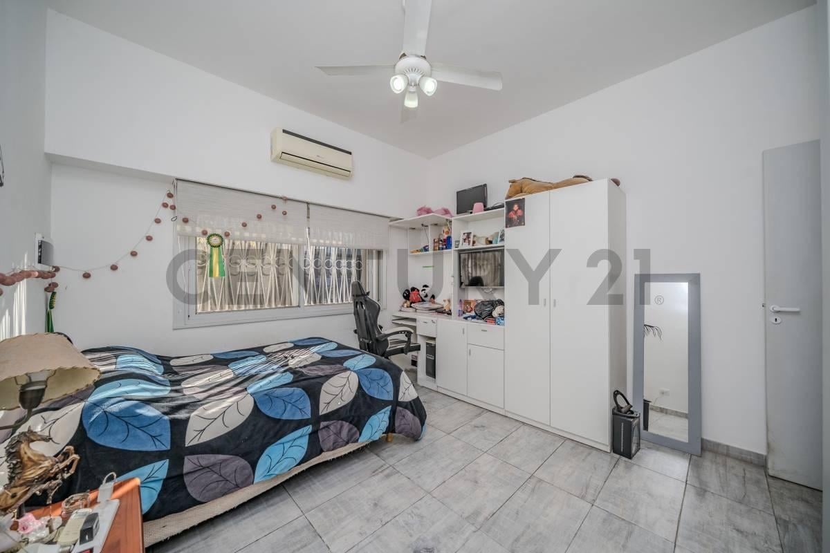 Foto de VENTA CASA 3 AMBIENTES CON PARQUE EXCELENTE ESTADO EN HAEDO MORON APTO, imagen 3