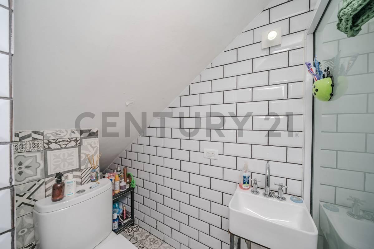 Foto de VENTA CASA 3 AMBIENTES CON PARQUE EXCELENTE ESTADO EN HAEDO MORON APTO, imagen 2