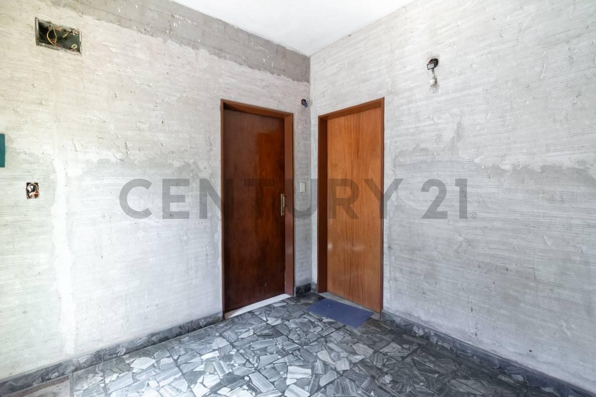 Foto de VENTA PH 4 AMB- TERRAZA-BALCON-COCHERA SIN EXPENSAS, imagen 2