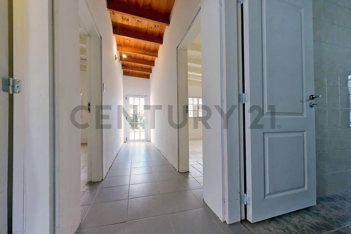 Foto de VENTA CASA 3 AMBIENTES JARDÍN Y LOCAL EN ARECO, imagen 5