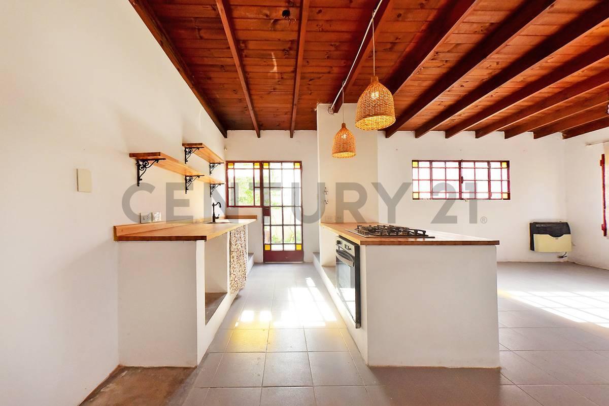 Foto de VENTA CASA 3 AMBIENTES JARDÍN Y LOCAL EN ARECO, imagen 3