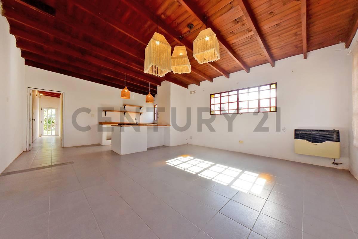 Foto de VENTA CASA 3 AMBIENTES JARDÍN Y LOCAL EN ARECO, imagen 4