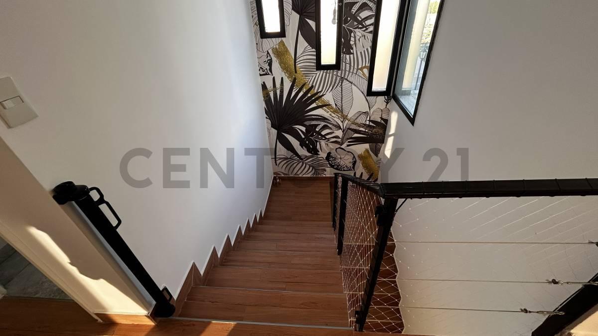 Foto de CASA EN VENTA 5 Ambientes con Pileta al Golf, imagen 3