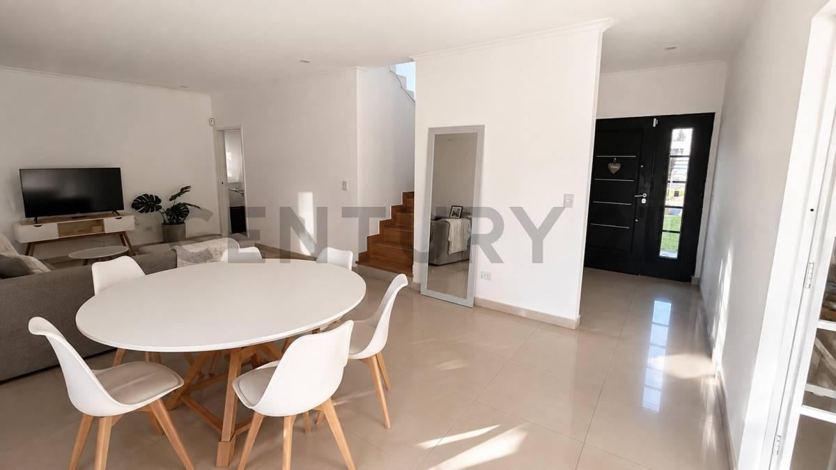 Foto de CASA EN VENTA 5 Ambientes con Pileta al Golf, imagen 4