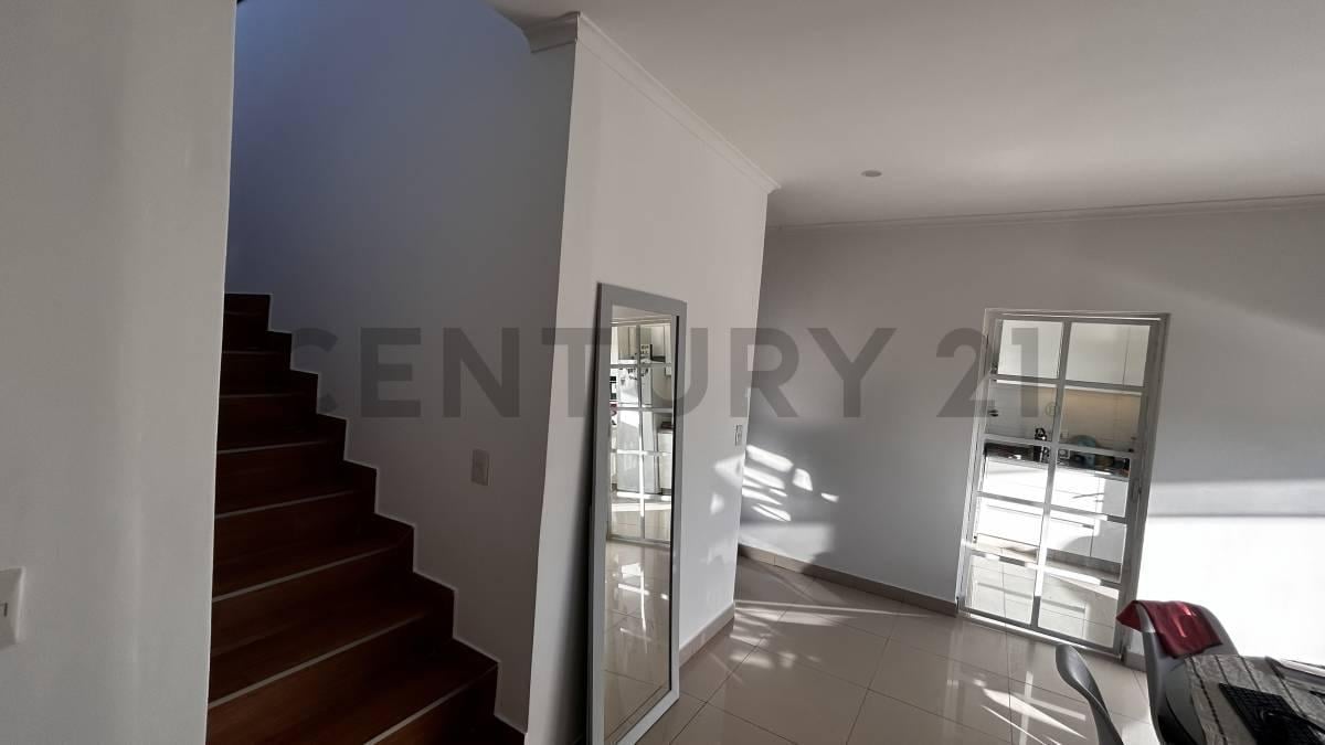 Foto de CASA EN VENTA 5 Ambientes con Pileta al Golf, imagen 5