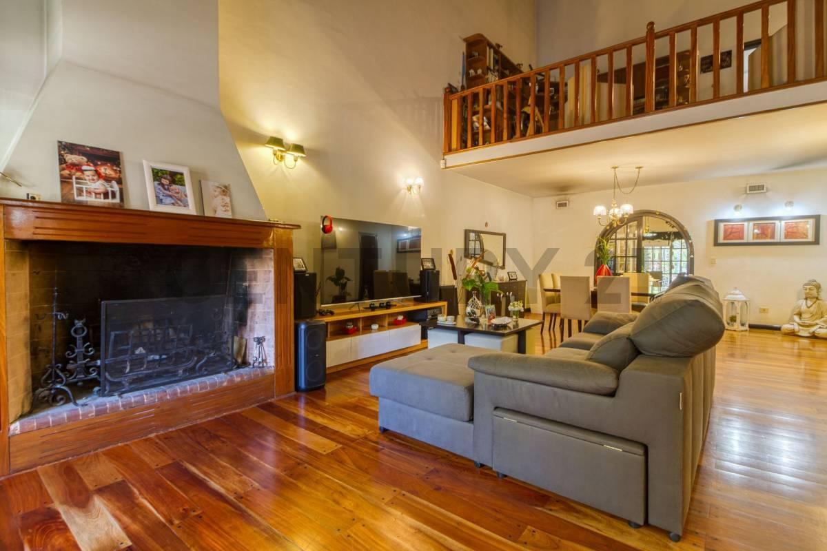 Foto de VENTA CASA CASTELAR NORTE 5 AMB C/PILETA, imagen 4
