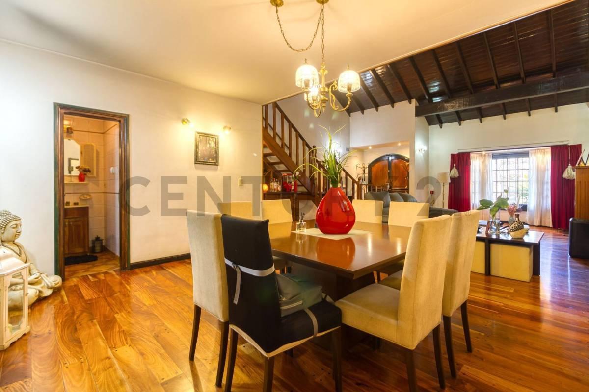 Foto de VENTA CASA CASTELAR NORTE 5 AMB C/PILETA, imagen 5