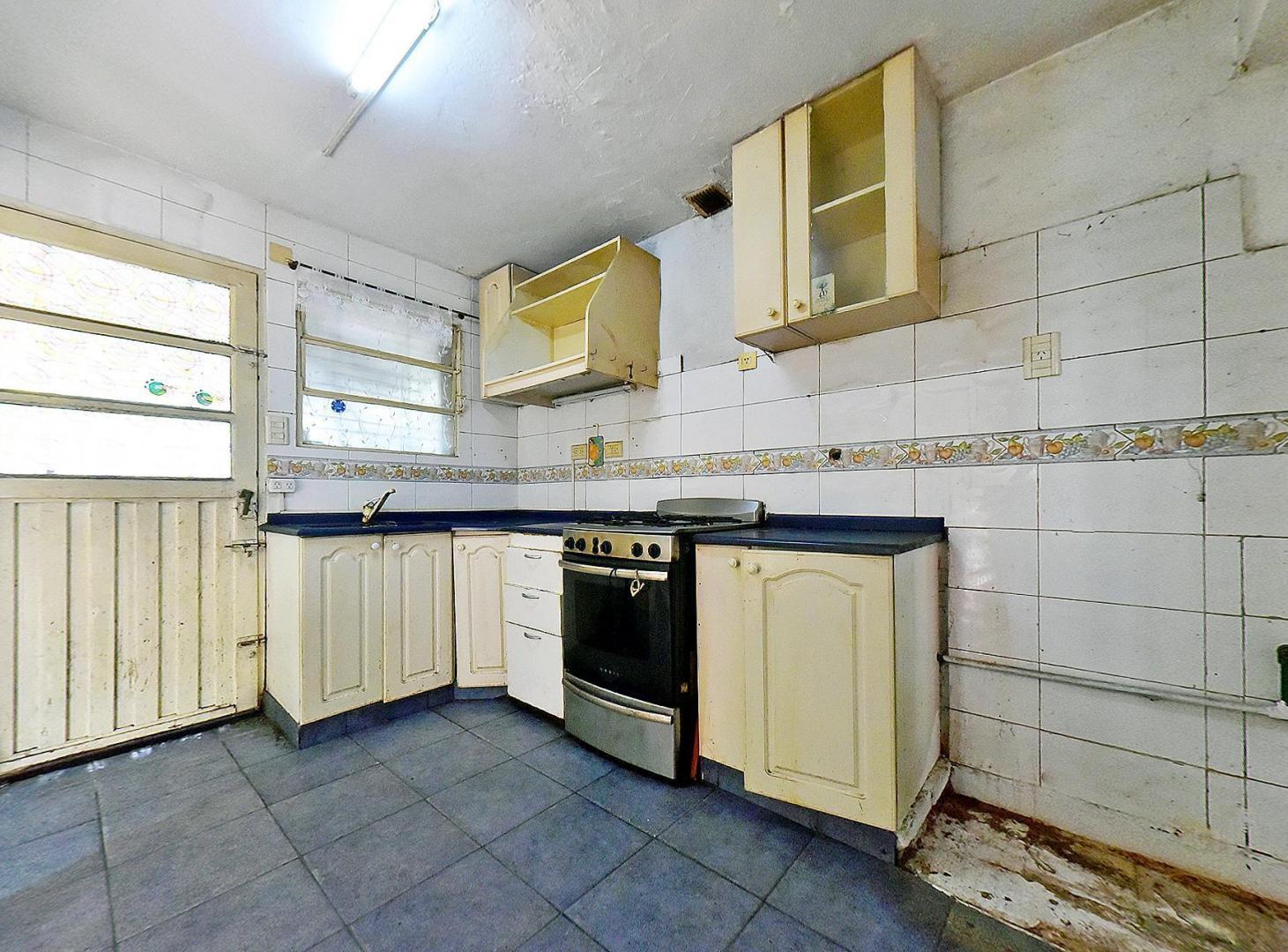 Foto de VENTA PH 3 AMBIENTES CON COCHERA A REFACCIONAR OPORTUNIDAD EN MARTINEZ, imagen 3