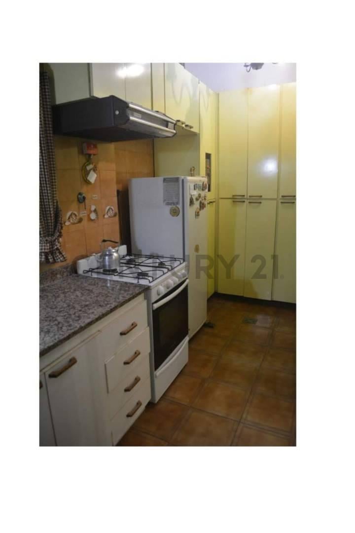 Foto de VENTA CASA 4 AMBIENTES CON PISCINA EN DOS LOTES Country El Jaguel APTO, imagen 4