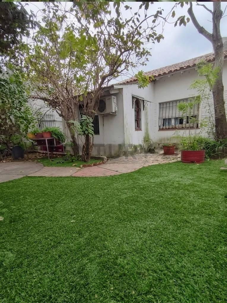 Foto de VENTA – CASA 4 AMBIENTES + ESCRITORIO, CON PARQUE, EXCELENTE UBICACIÓN, imagen 1