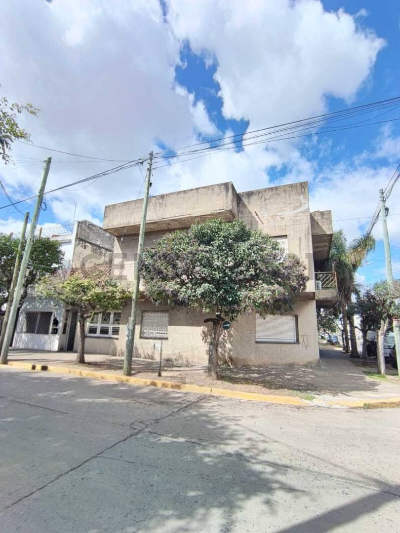 Foto de VENTA PH 5 AMB EN ESQUINA BALCON A DOS CALLES - TERRAZA - LOMAS DEL, imagen 3