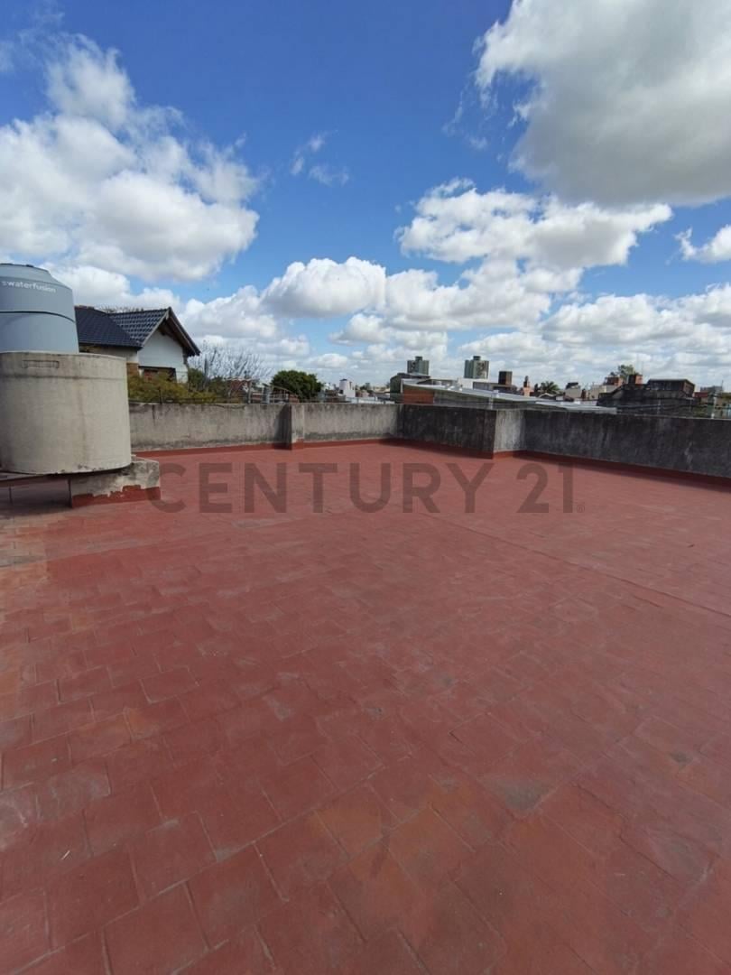 Foto de VENTA PH 5 AMB EN ESQUINA BALCON A DOS CALLES - TERRAZA - LOMAS DEL, imagen 5