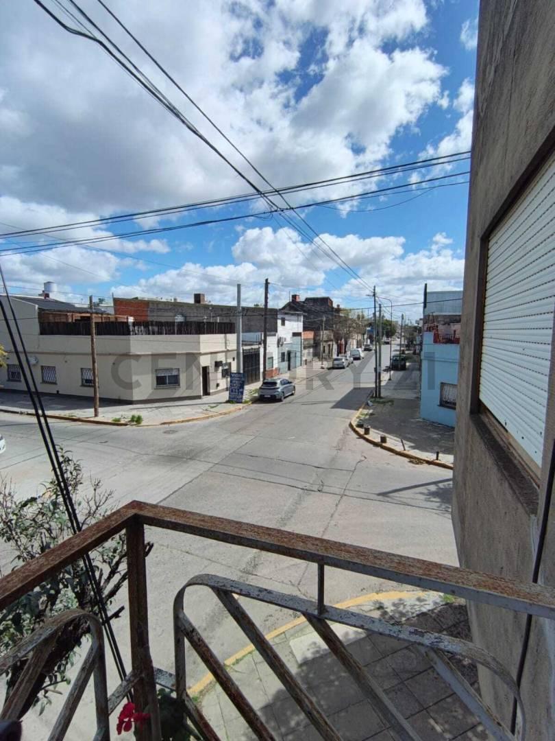 Foto de VENTA PH 5 AMB EN ESQUINA BALCON A DOS CALLES - TERRAZA - LOMAS DEL, imagen 4