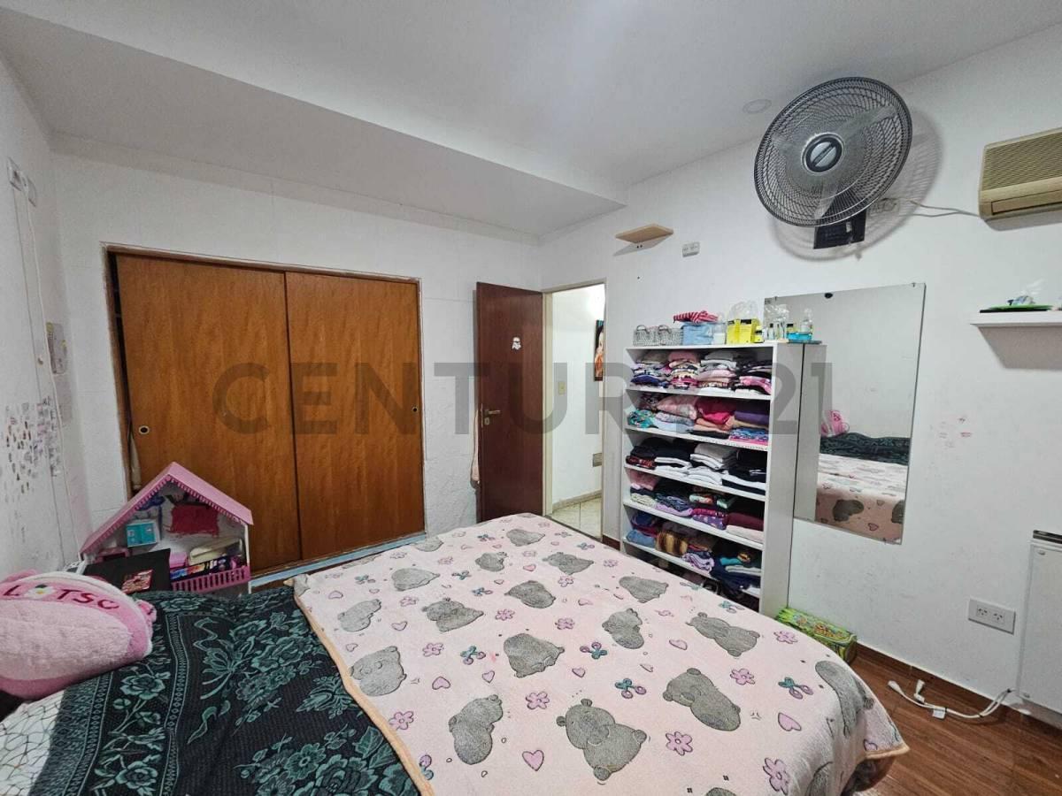 Foto de Casa de 5 ambientes en venta con pileta, quincho y amplio parque en, imagen 5