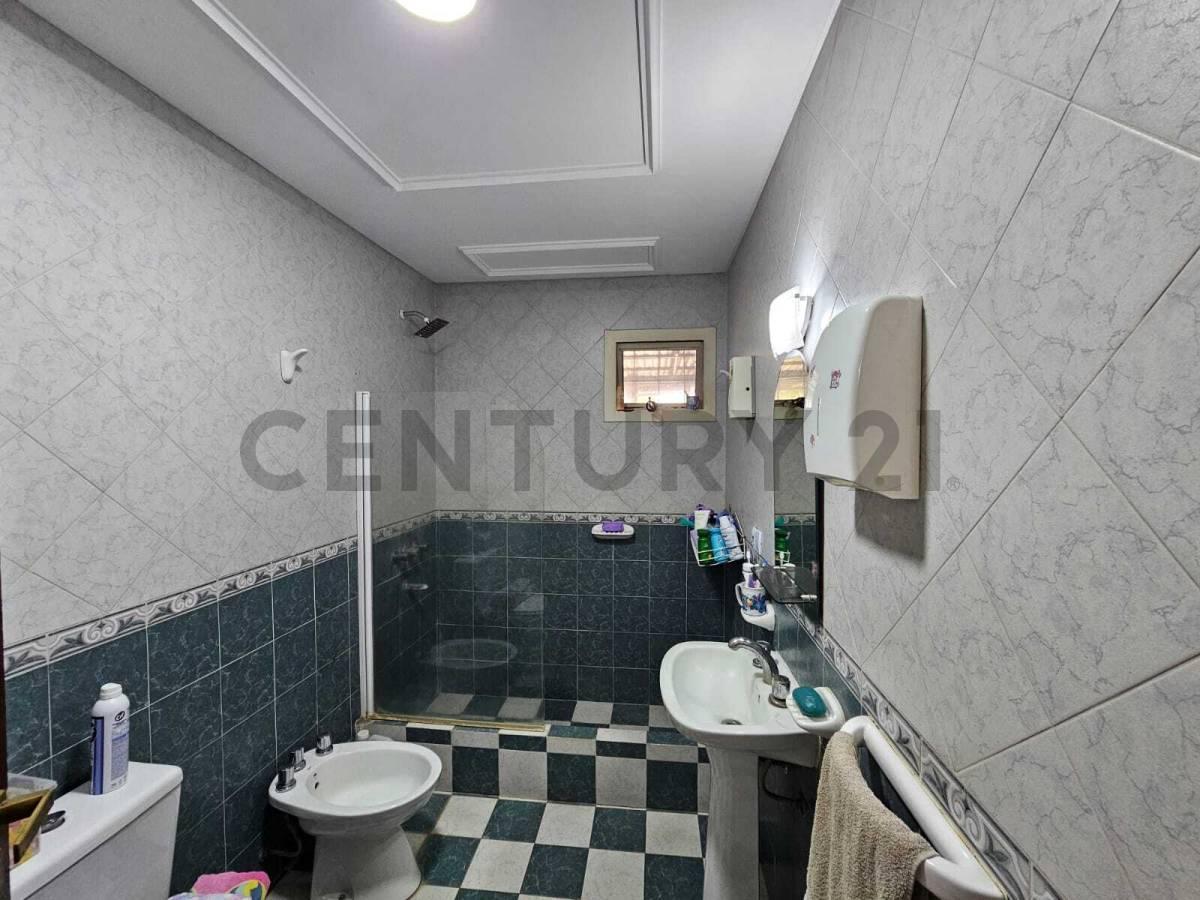 Foto de Casa de 5 ambientes en venta con pileta, quincho y amplio parque en, imagen 4