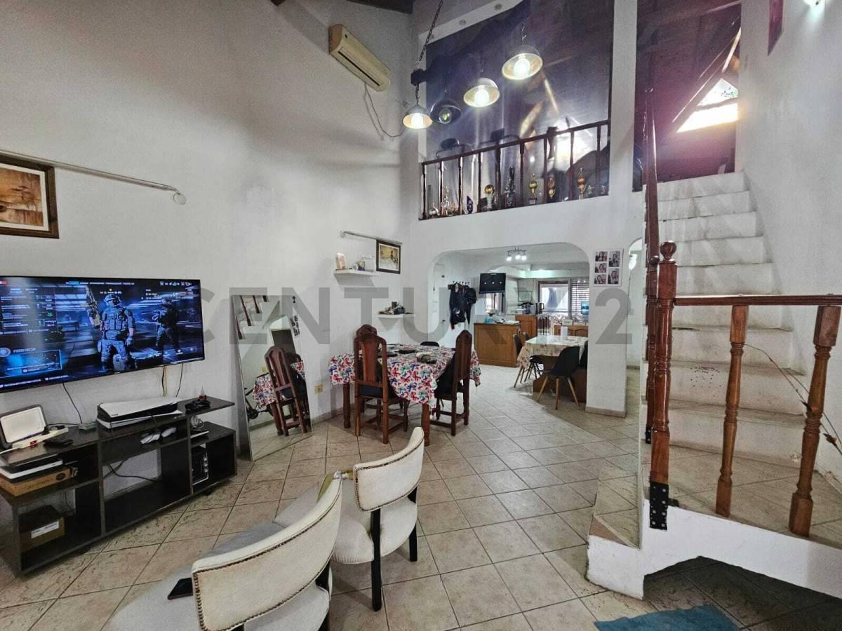 Foto de Casa de 5 ambientes en venta con pileta, quincho y amplio parque en, imagen 3
