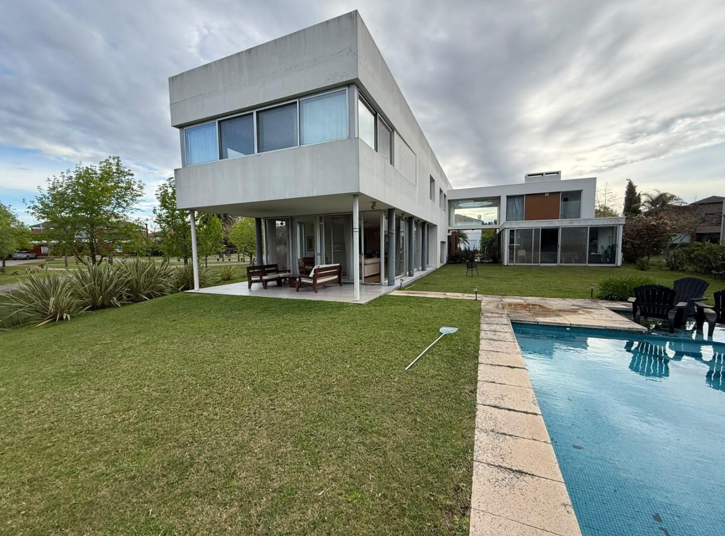 Foto de VENTA CASA SOBRE EXCLUSIVO LOTE AL BOSQUE, LOS CASTORES -NORDELTA, imagen 2