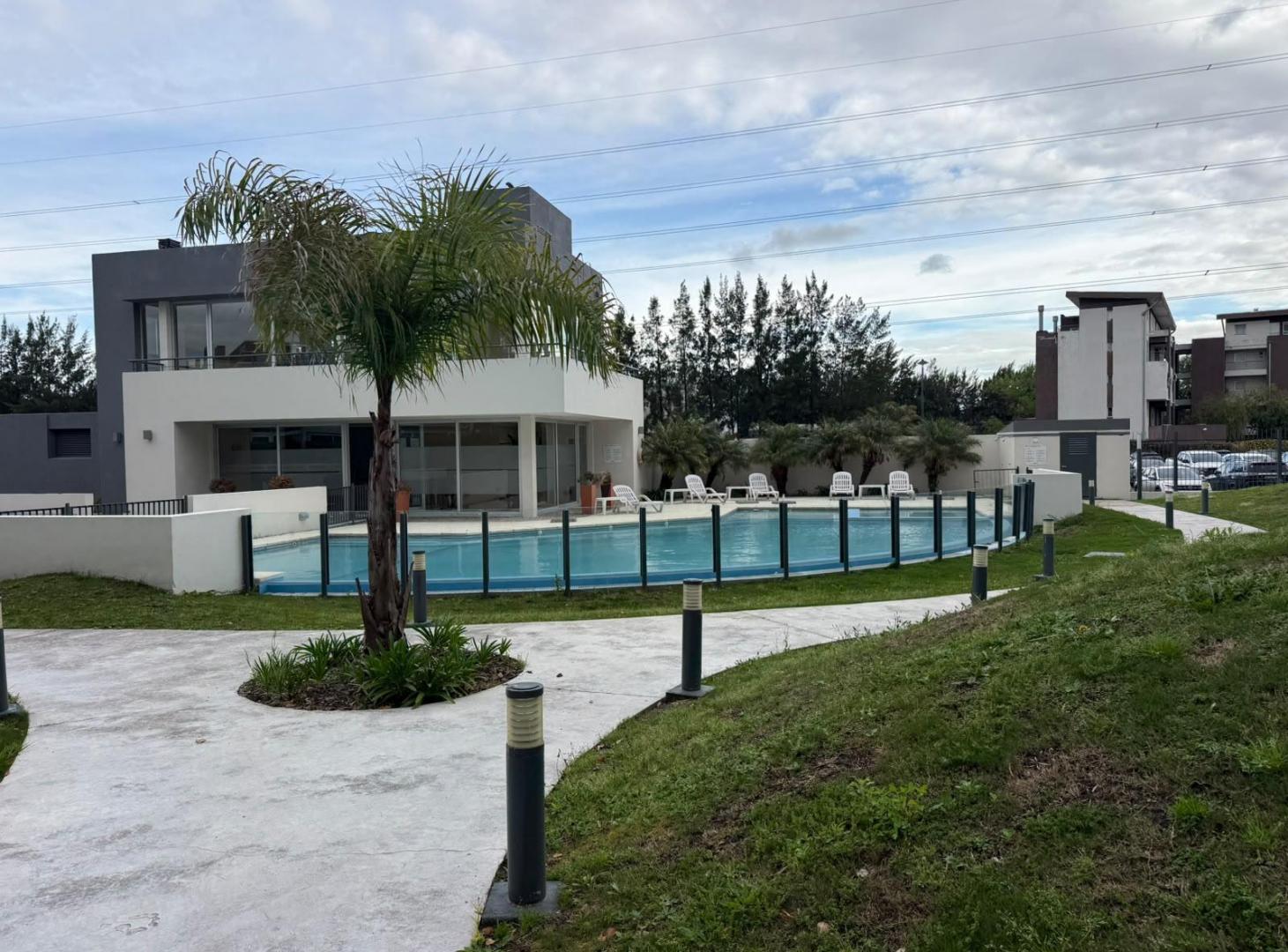 Foto de EN VENTA DEPTO 2 AMBIENTES CON BALCÓN, COCHERA Y PISCINA – NORTH CORAL, imagen 3
