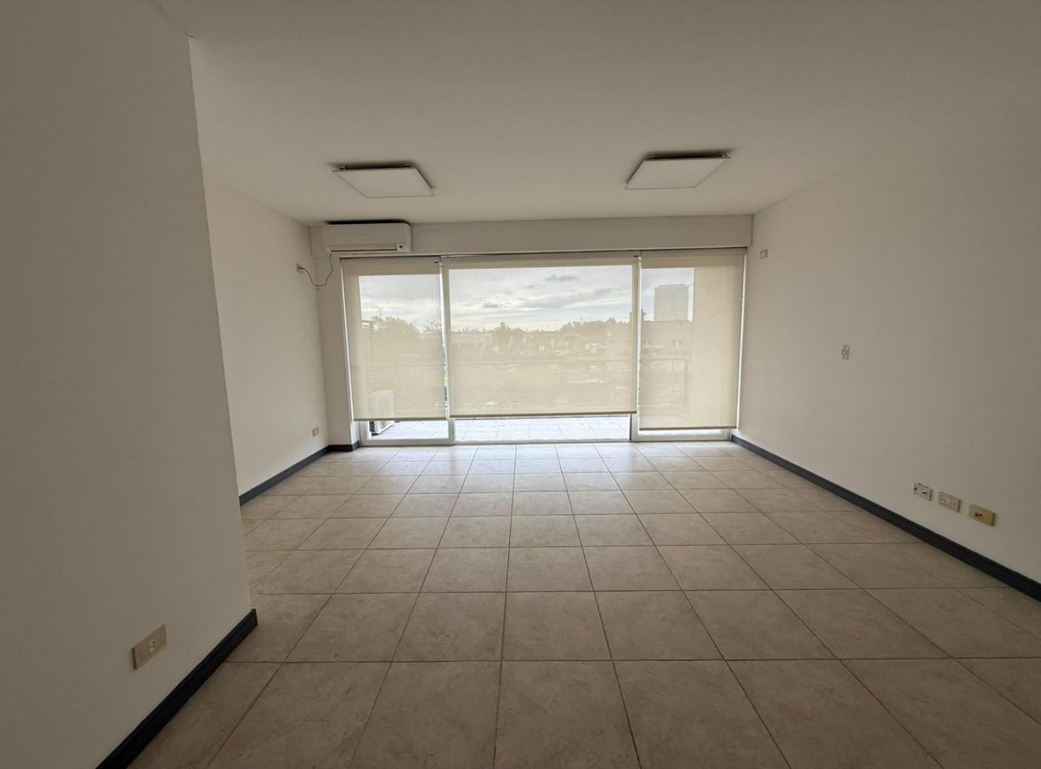 Foto de EN VENTA DEPTO 2 AMBIENTES CON BALCÓN, COCHERA Y PISCINA – NORTH CORAL, imagen 4