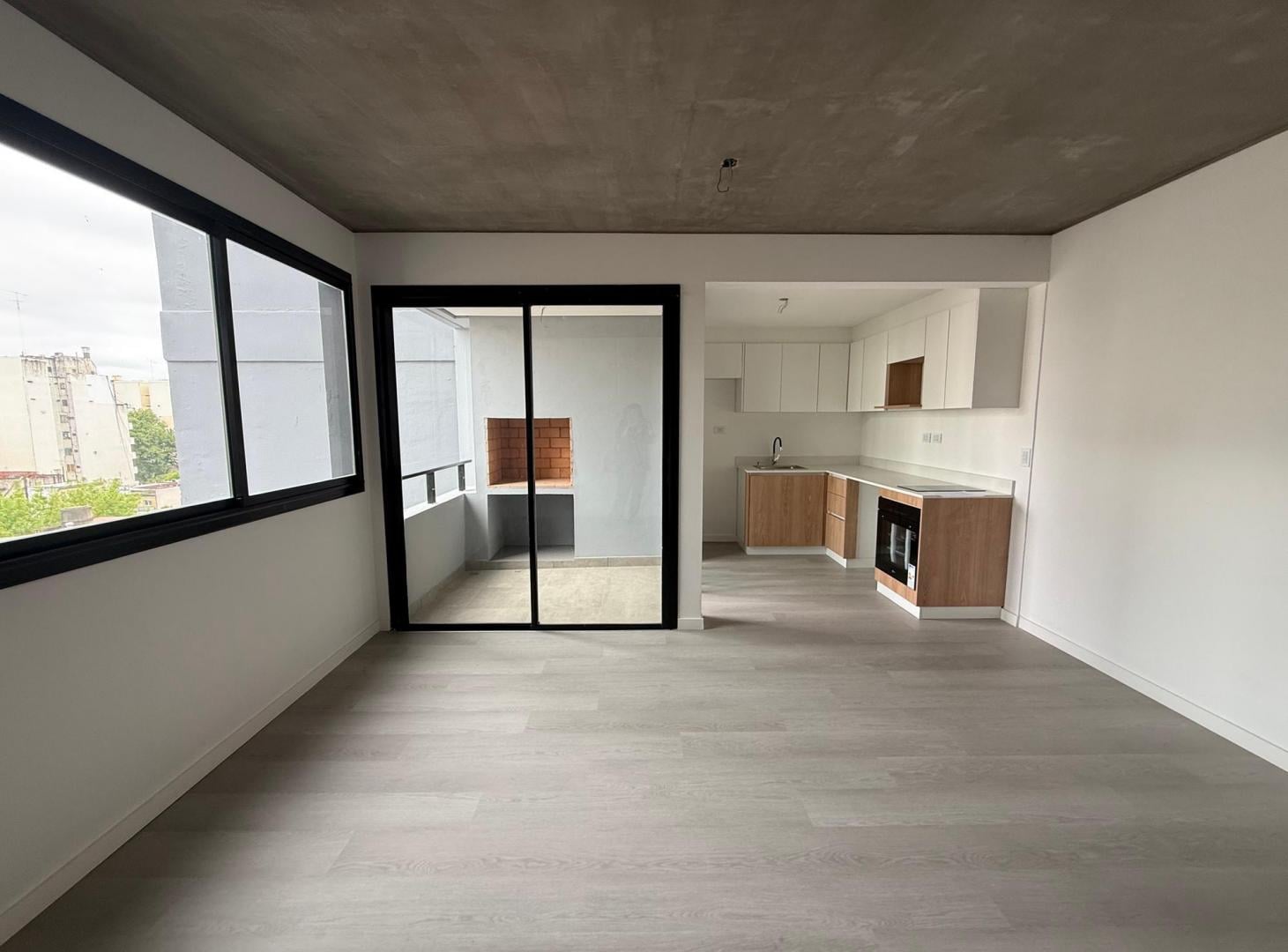 Foto de VENTA EXCLUSIVO 2 AMBIENTES A ESTRENAR CON DOBLE BALCÓN Y ASADOR PROPIO, imagen 2