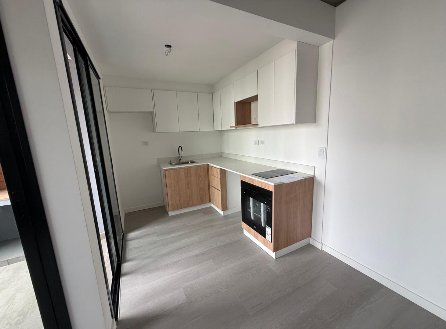 Foto de VENTA EXCLUSIVO 2 AMBIENTES A ESTRENAR CON DOBLE BALCÓN Y ASADOR PROPIO, imagen 3
