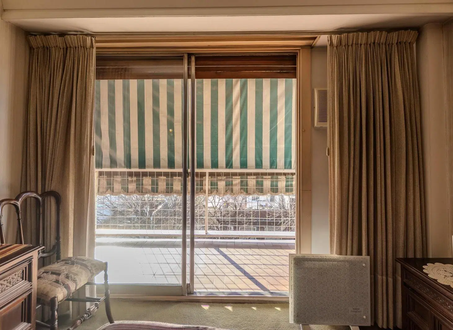 Hermoso Departamento con balcón corrido, cochera y 4 dormitorios en pleno Barrio de Flores 5