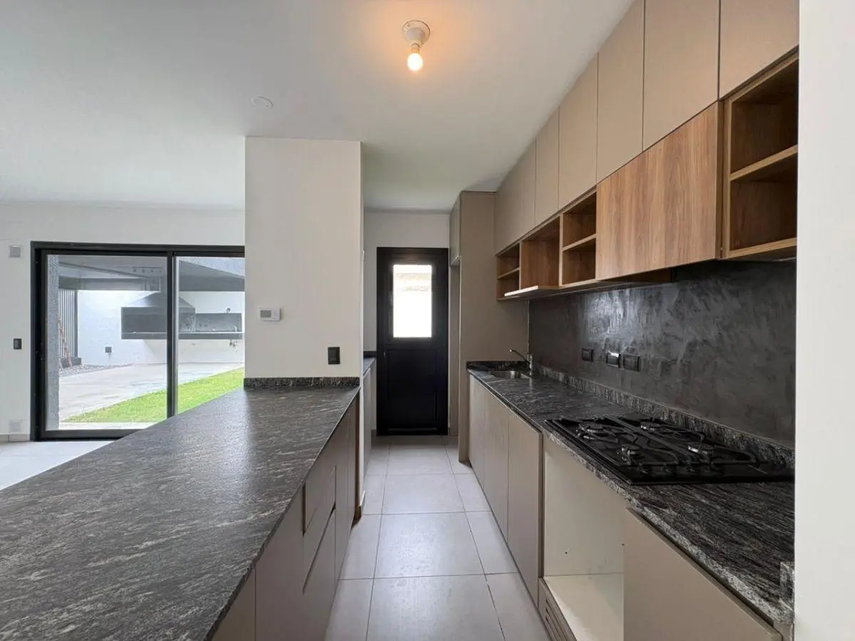 DOCTA CASA 3 DORM 3 BAÑOS LOTE 360M2 1