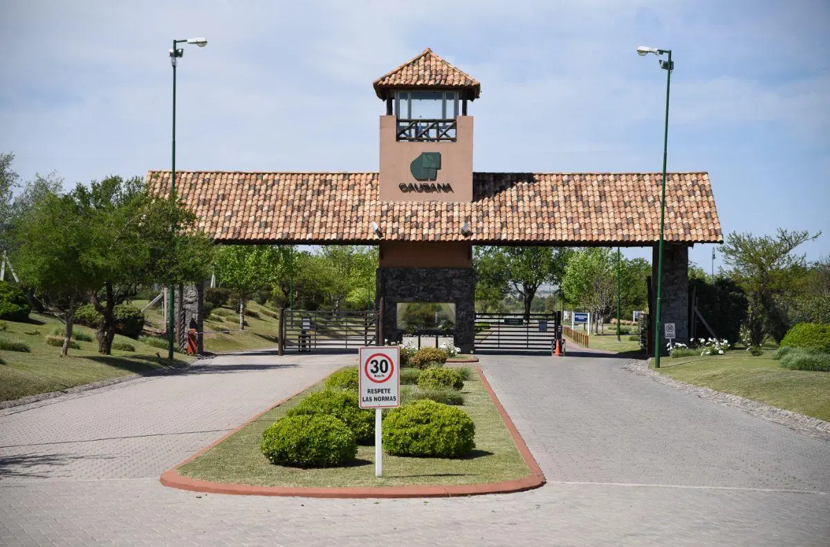 Lote con vista en Country Causana 4