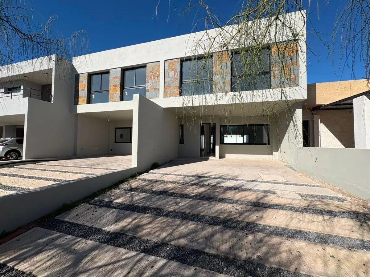 Docta Bvd. dúplex venta, 3D, 3B, DVH, loza radiante, todos los servicios! 3