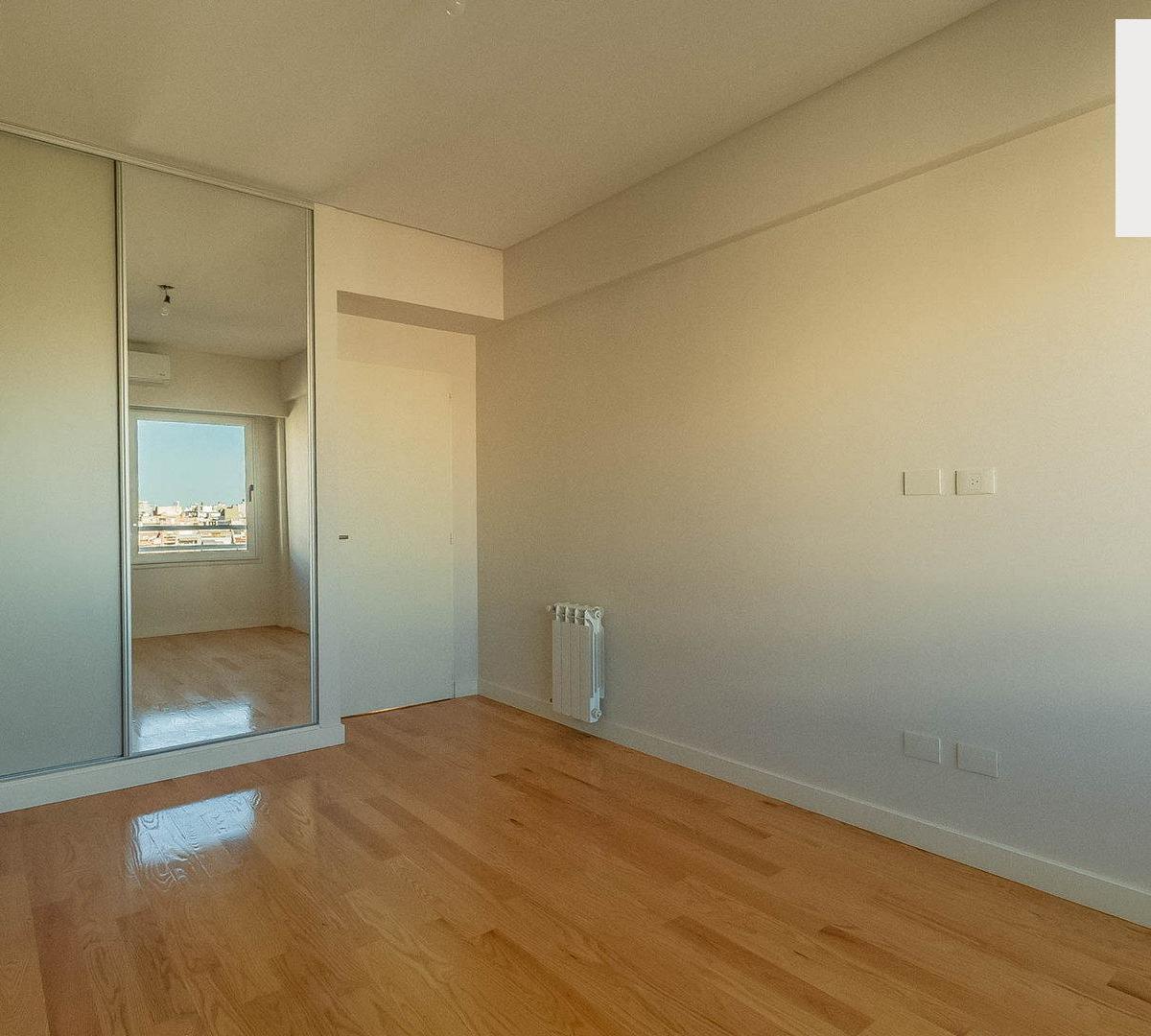 3 Amb Penthouse 140 m² Av Centenera 570 Usd.615.000. Vista Única! 4