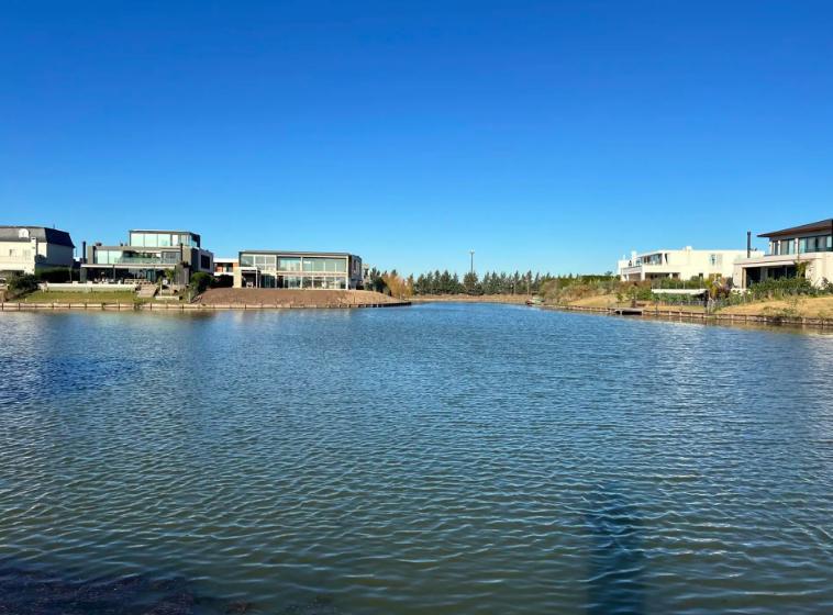 Lote Exclusivo AL AGUA en Barrio Virazón Nordelta