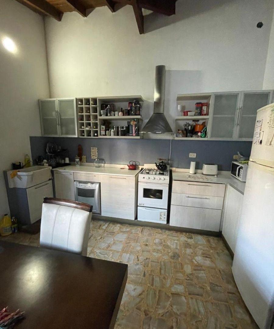 CHALET EN 2 PLANTAS SOBRE AMPLIO LOTE, 4 HABITACIONES, 2 BAÑOS, LA MEJOR ZONA DE CASTELAR