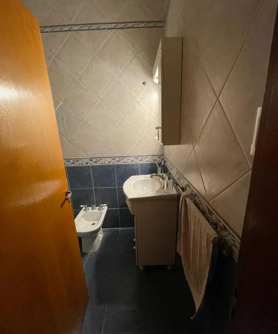CHALET EN 2 PLANTAS SOBRE AMPLIO LOTE, 4 HABITACIONES, 2 BAÑOS, LA MEJOR ZONA DE CASTELAR 8
