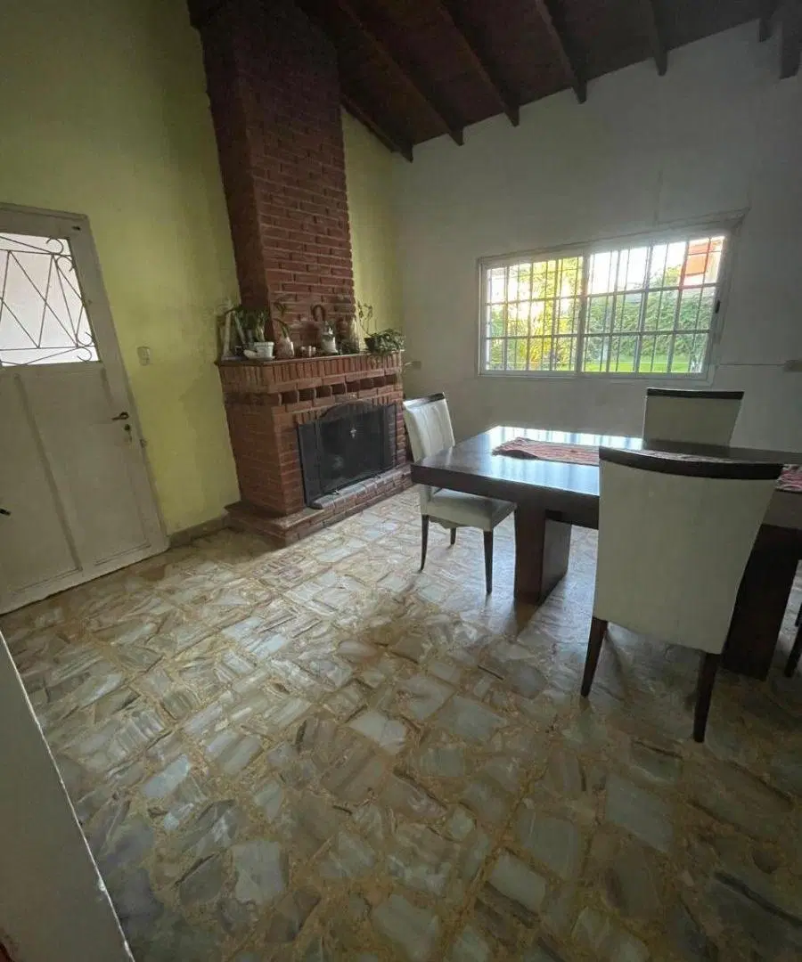 CHALET EN 2 PLANTAS SOBRE AMPLIO LOTE, 4 HABITACIONES, 2 BAÑOS, LA MEJOR ZONA DE CASTELAR 3