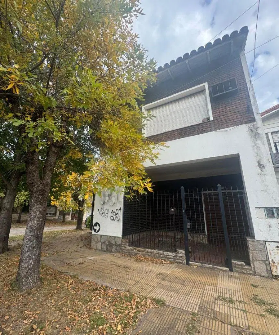 CHALET CASTELAR NORTE , 3 DORMITORIOS, COCHERA 4