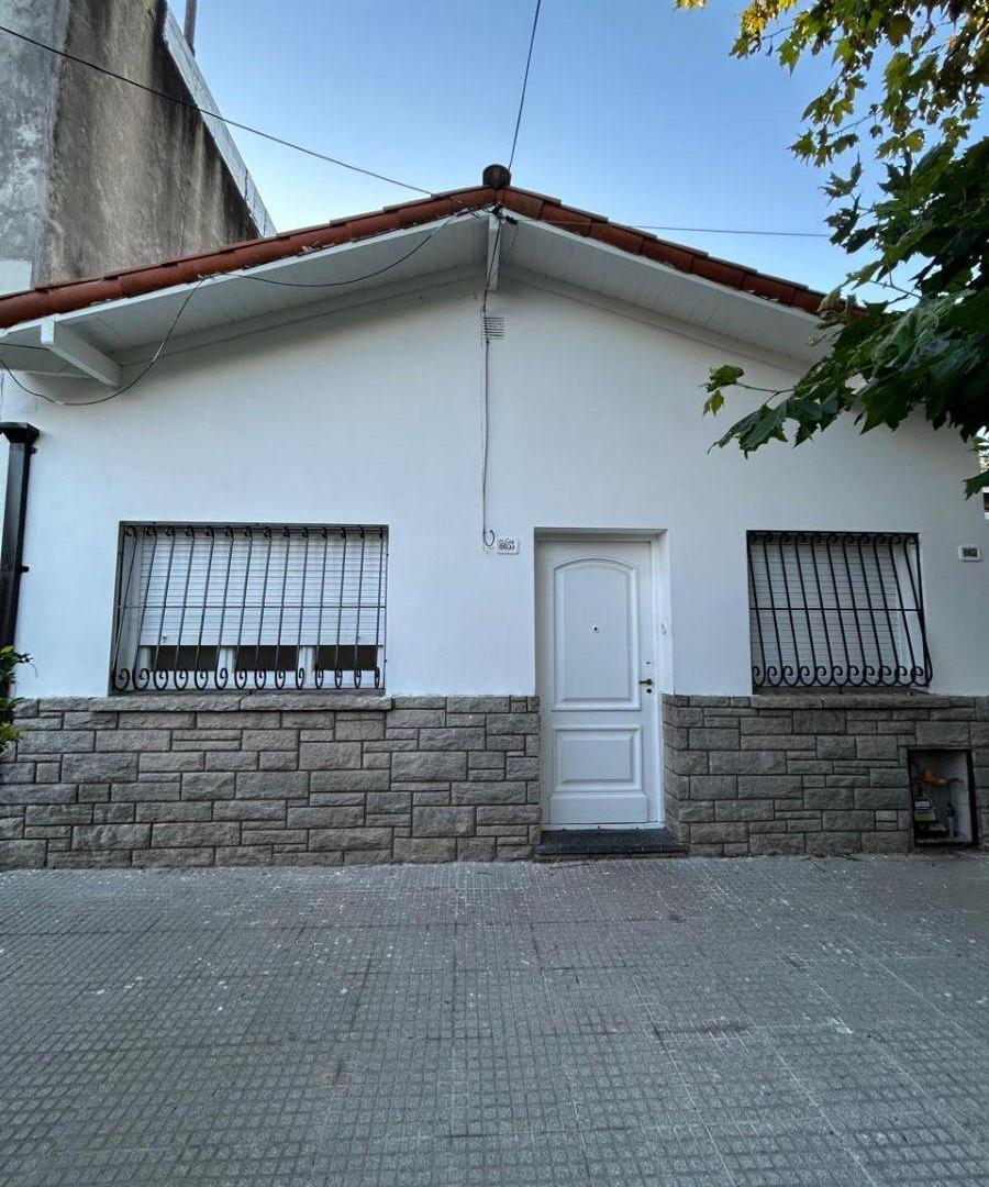 CHALET 3 AMBEINTES SOBRE AMPLIO LOTE