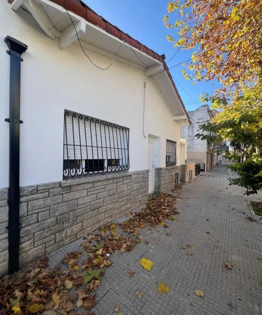 CHALET 3 AMBEINTES SOBRE AMPLIO LOTE 1