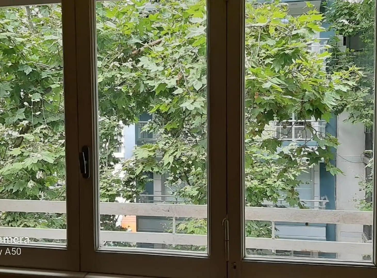 Foto de DEPTO ANTIGUO TRES AMBIENTES CON BALCON AL FRENTE EN DORMITORIO, imagen 3