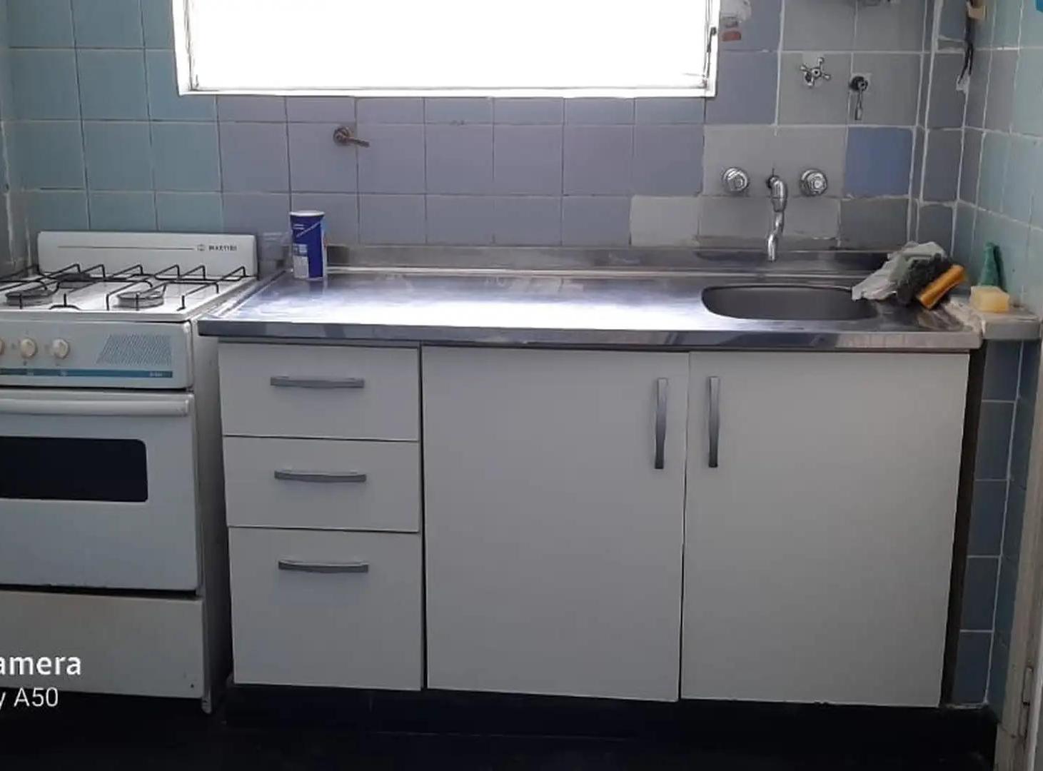 Foto de DEPTO ANTIGUO TRES AMBIENTES CON BALCON AL FRENTE EN DORMITORIO, imagen 4