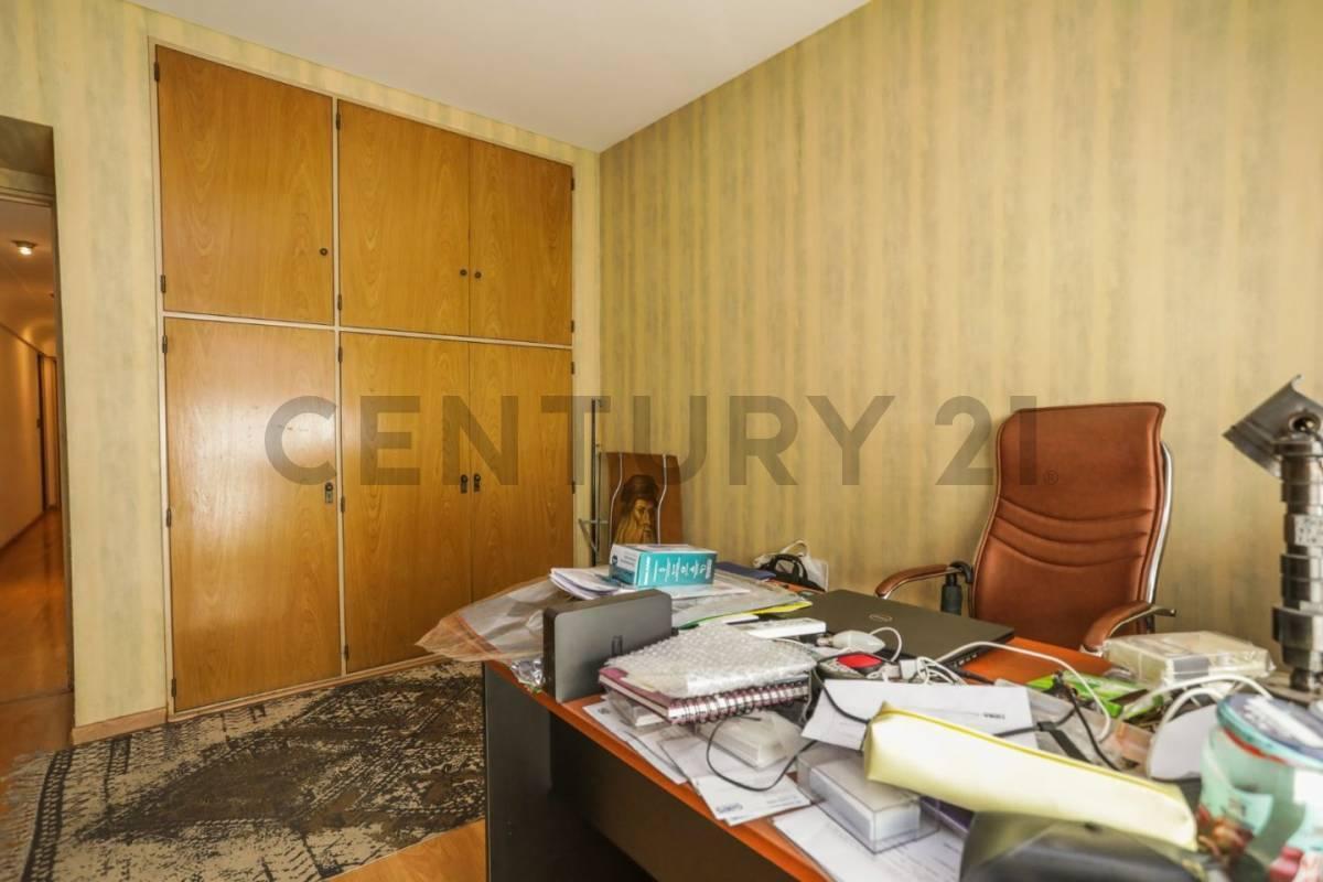 Venta de Departamento 5 Ambientes con Cochera Fija y Baulera 3