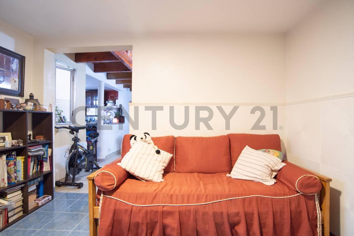 Foto de PH de tres ambientes más escritorio y patio en venta en Palermo., imagen 5