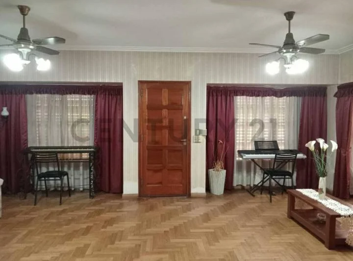 Foto de VENTA DE CASA 5 AMB.CON PARQUE,PISCINA, PARRILLA y GARAGE, imagen 5