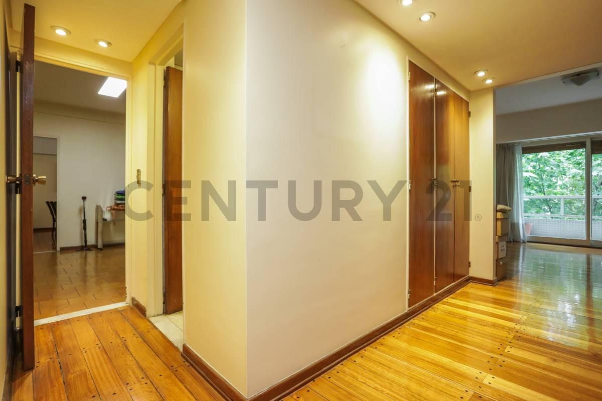 Piso de Categoría en Venta — 2 Cocheras, Balcones y Amenities en Recoleta (Larrea y Juncal)