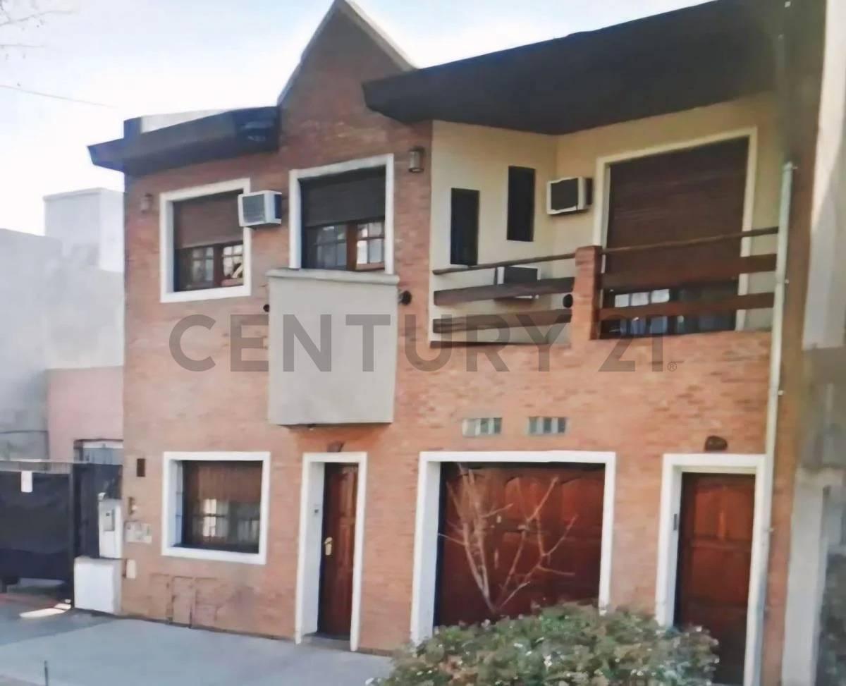 Excelente PH en Venta 4 Ambientes , Ubicado en Villa Real Tipo Casa, 2 Plantas . ( CONTRA FRENTE )