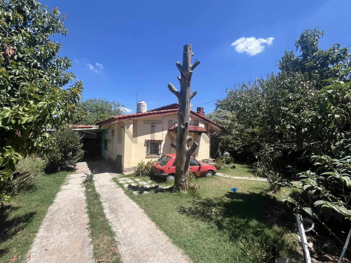Luminosa casa en Moreno en terreno de 1000 mts con pileta y parrilla